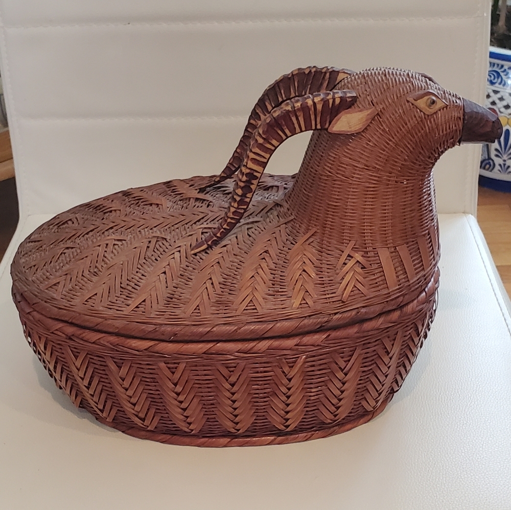 Vintage Handwoven Animal Basket - Picture 1 of 16